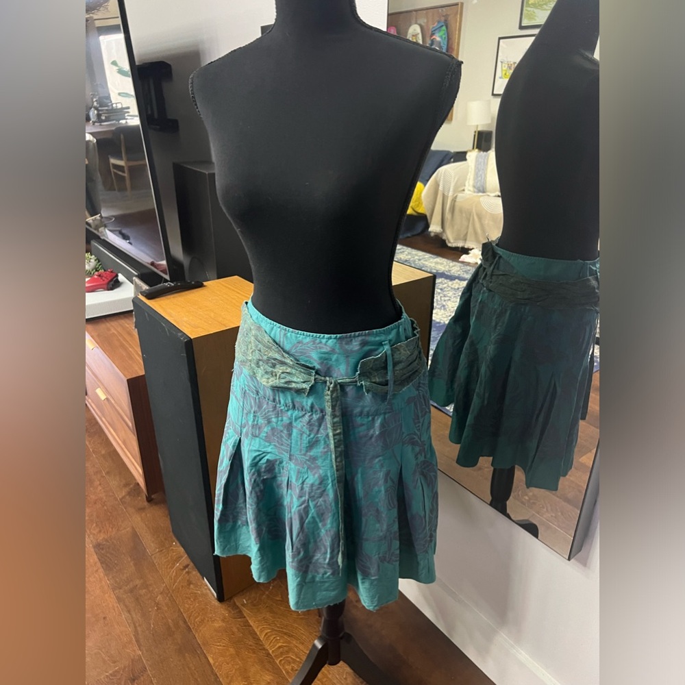 LUX size Medium drop waist skirt with paisley belt.